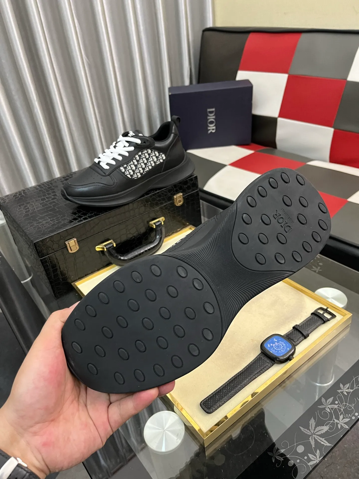 Men's shoes💰: 380⌚️⌚️[Dior] Dior's new men's genuine leather casual shoes, the highest version on the market, any comparison is welcome🆚! The original leather has excellent texture and is super high-end! Fetal sheep net lining imported from Italy, removable pad! Luxurious materials and fine workmanship, highly recommended! Code number: 38-445️⃣Colors available